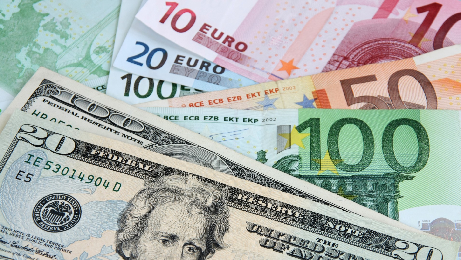 Экспортеры заявили, что поставка продовольствия за доллары и евро находится под вопросом