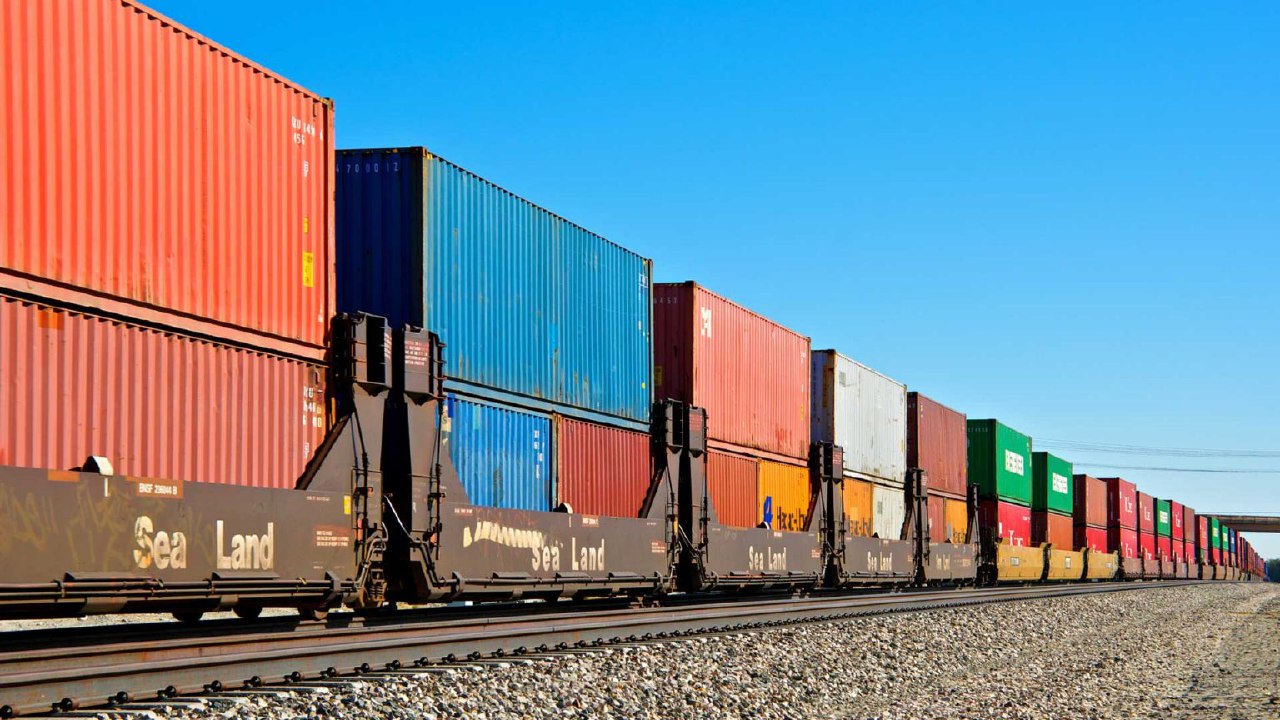 Экспорт продукции АПК из России показывает плохую динамику в 2025 году — Патрушев