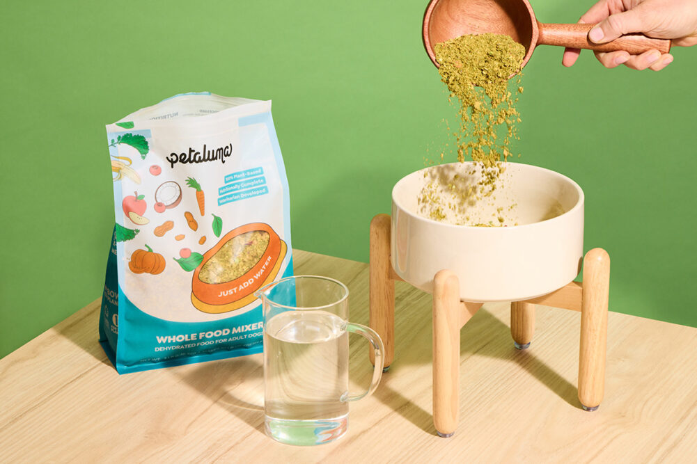 Компания Petaluma вывела на рынок сублимированный корм для собак Whole Food Mixer