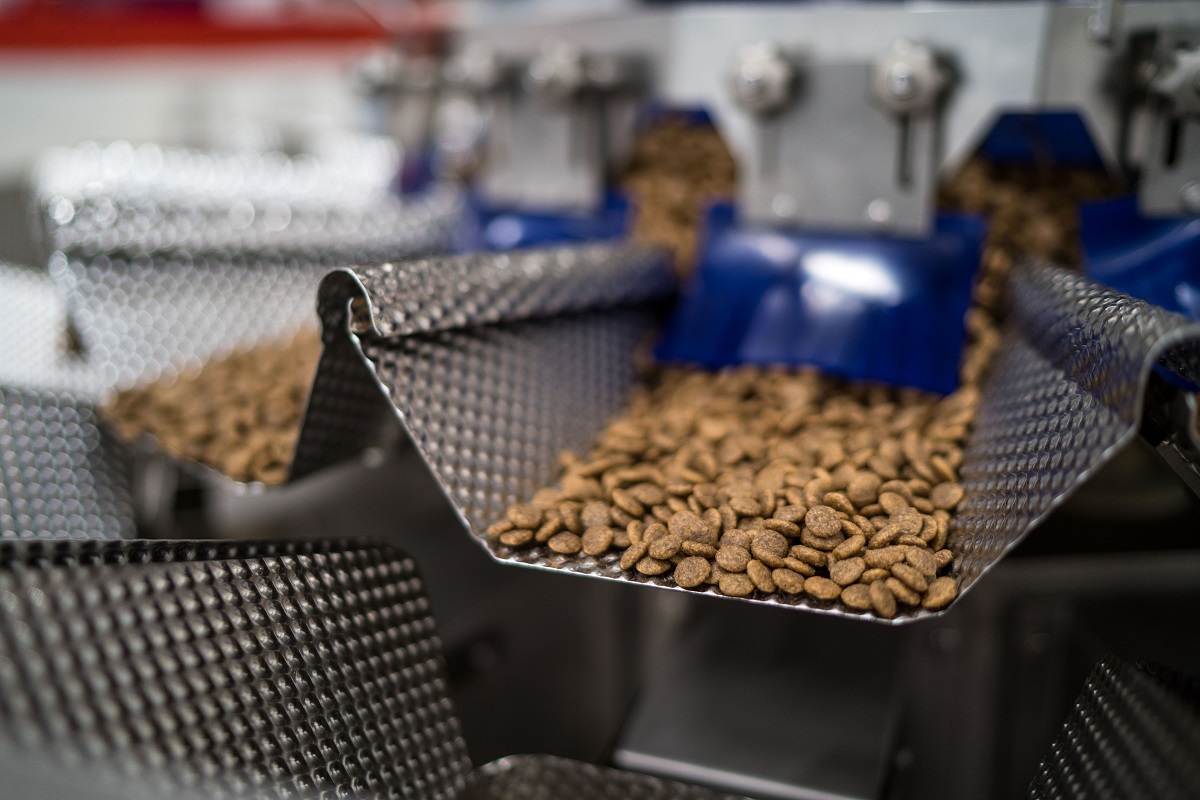 Завод кормов для животных из Дмитрова повысил производительность по нацпроекту