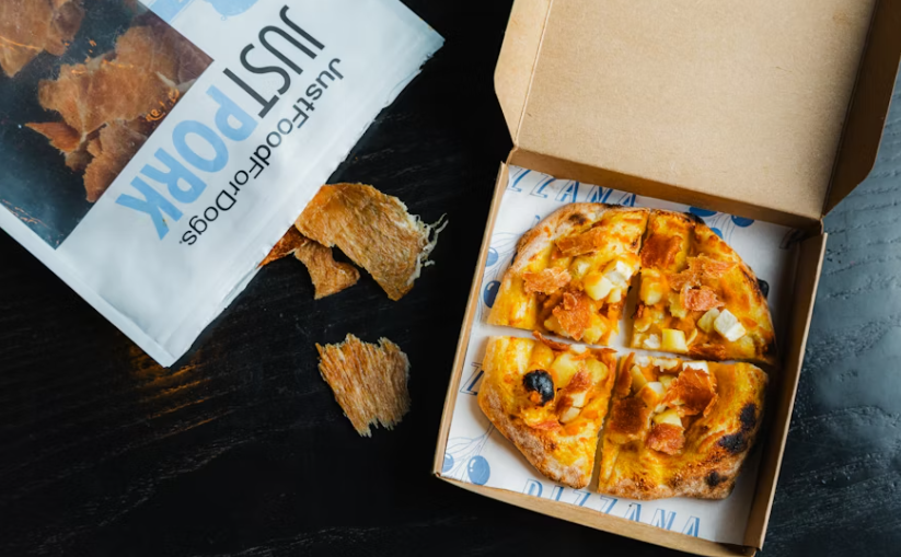 JustFoodForDogs и сеть пиццерий Pizzana запускают «собачью пиццу»