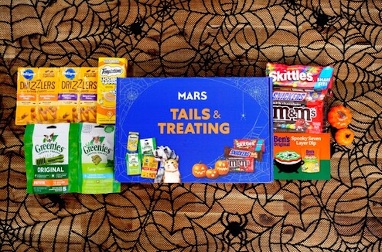 Mars представила комбинированные наборы для Хэллоуина — для людей и их питомцев