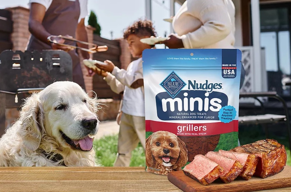 Blue Buffalo выводит на рынок мини-формат лакомств для собак BLUE Nudges Minis