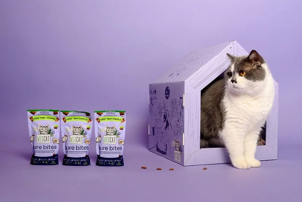 VEGDOG получила признание PETA за веганские лакомства для кошек